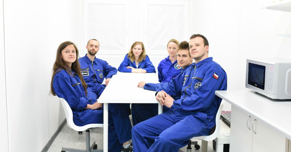 lunar-expedition-astronauts-kitchen