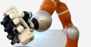 Superszybkie ramię robota potrafi złapać cokolwiek, co do niego rzucisz
