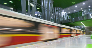 Stacje elektroenergetyczne oraz trakcyjny zasobnik energii ABB wspierają metro w Warszawie