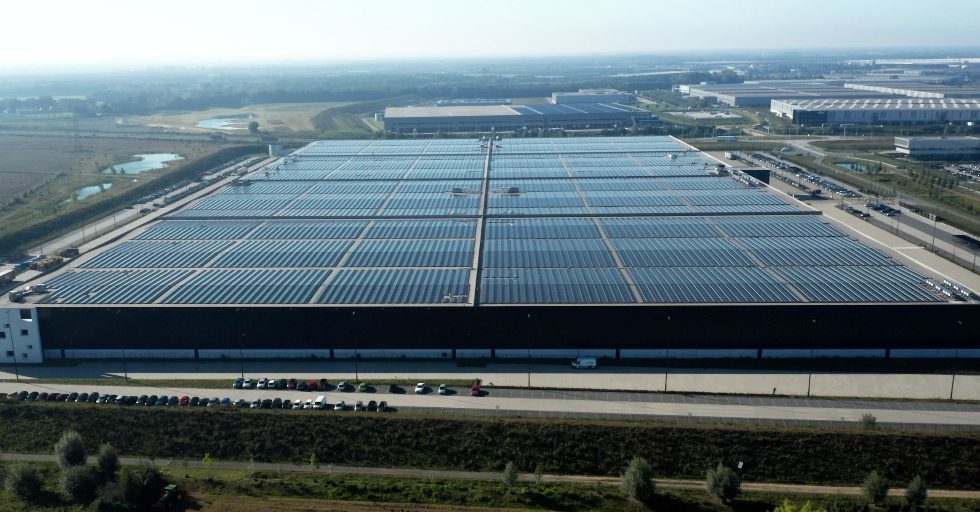 Ponad 48 tys. paneli słonecznych na dachu Centrum Magazynowo-Logistycznego PVH Europe