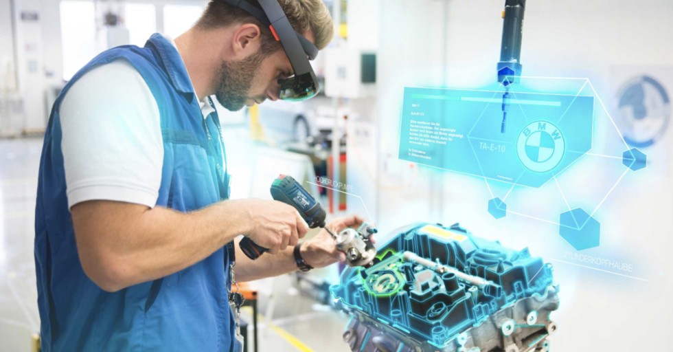 BMW Group, Production Academy: Szkolenie oparte na AR: montaż silników / Źródło fot. Aidar