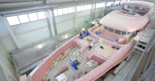 Proces budowy superjachtu Viatoris w stoczni CONRAD