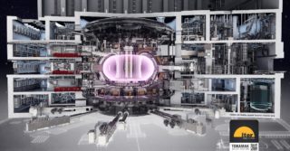 ITER, tokamak, który ma wytwarzać plazmę o temperaturze 10-20 krotnie wyższej od temperatury jądra Słońca