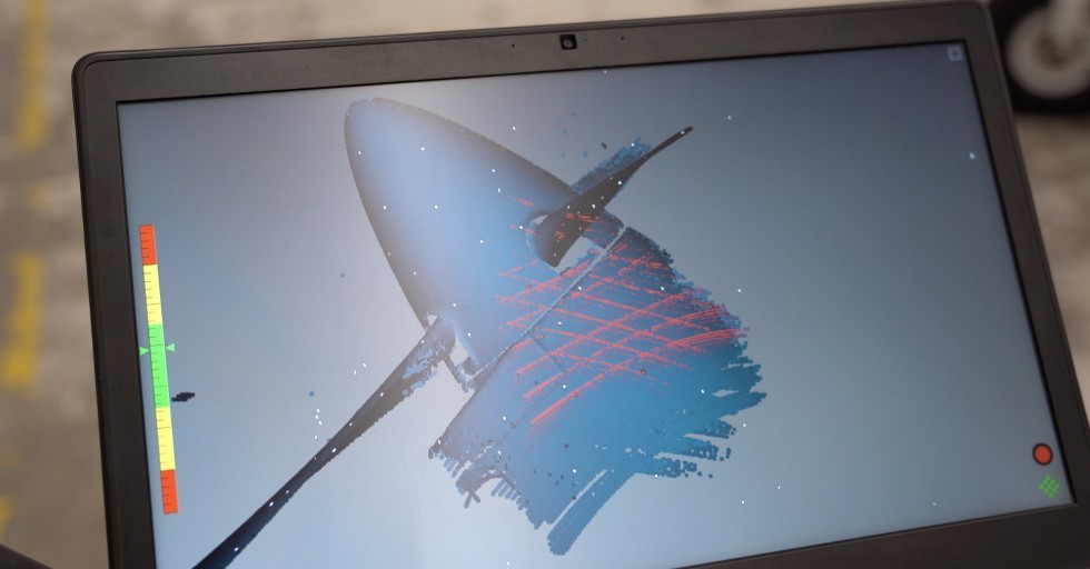 Bezpośredni podgląd procesu skanowania 3D obudowy silnika samolotu
