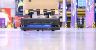 DB Schenker wprowadził do użytku autonomiczne roboty transportowe oparte o SI