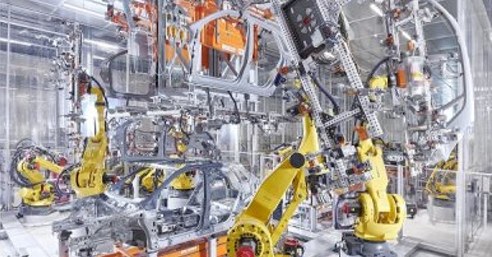 Roboty FANUC pracujące w fabryce Audi w Györ na Węgrzech / Zdjęcie: AUDI