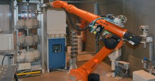 Cementownia Kujawy odpala zautomatyzowane laboratorium zmianowe z wykorzystaniem robota