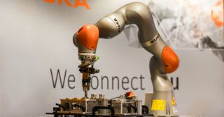 KUKA Robotics oczujnikowany robot LBR iiwa na konferencji Polskiego Przemysłu