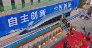Chiny zaprezentowały pociąg maglev, który ma osiągnąć prędkość 620 km/h