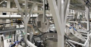 Zautomatyzowane linie myjące w fabryce elementów złącznych