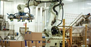 Stanowisko do paletyzacji z robotem Kawasaki w firmie FROST