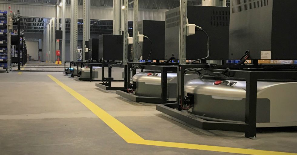Zautomatyzowany magazyn logistyczny MW: 57 robotów, 15 000 przesyłek dziennie