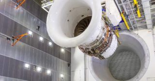 Rolls-Royce uruchamia pierwszy silnik na największym i najbardziej inteligentnym testowym stanowisku dla silników lotniczych