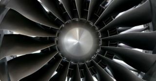Obrabianie powierzchni łopatek silnika w przemyśle lotniczym